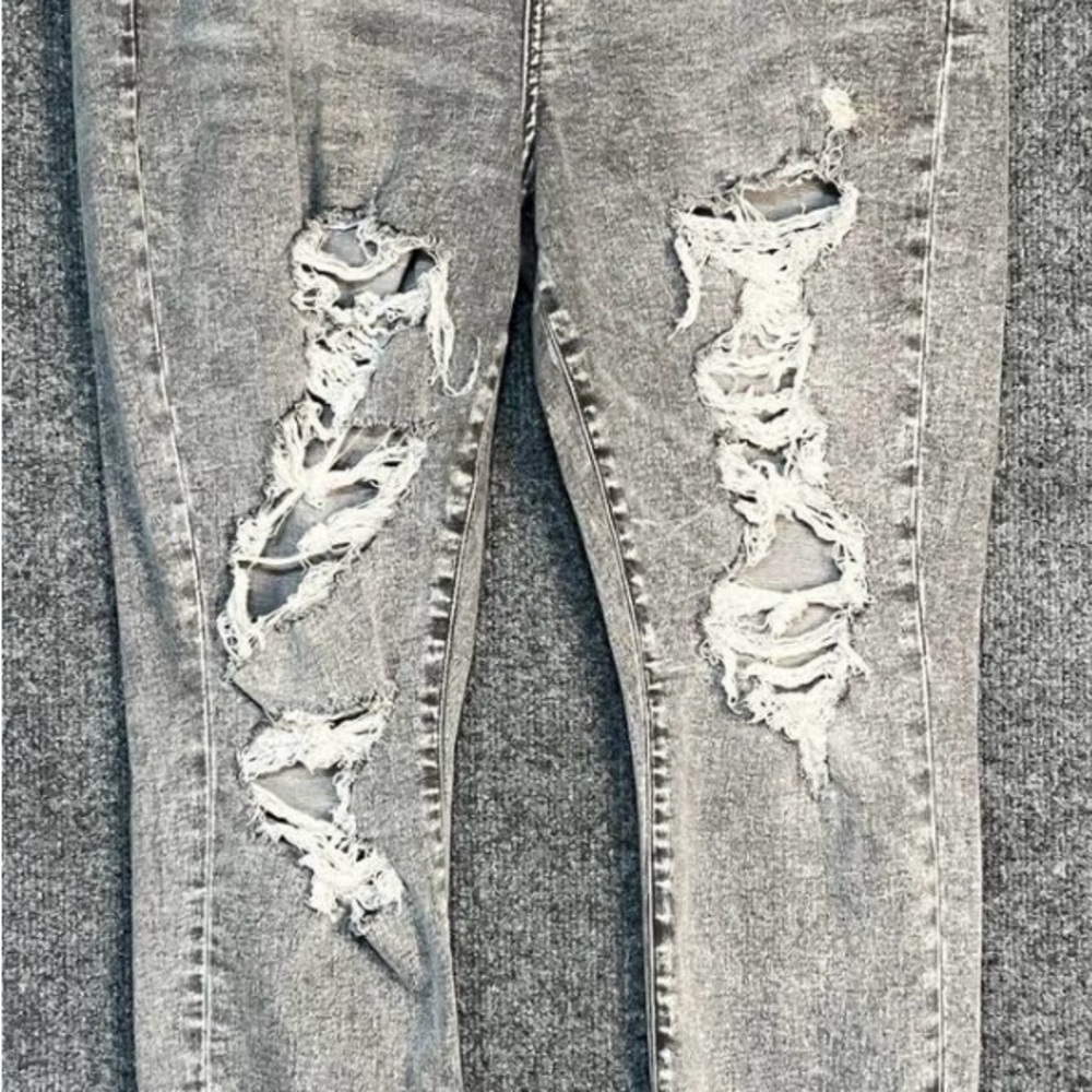 Distressed Grey Women's Jeans